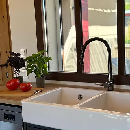 Sous La Pergola Apartment