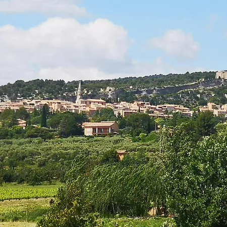 Sous La Pergola